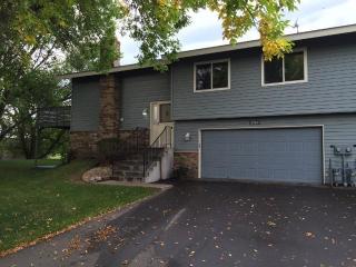 3712 York Cir, Saint Paul, MN 55125-2430