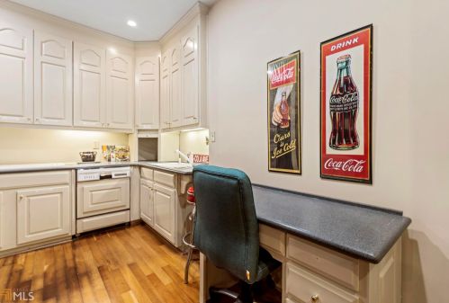 250 Cameron Ridge Dr, Atlanta GA  30328-4709 exterior