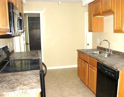 224 Forest Ave, Morgans Point, TX 77571-7386