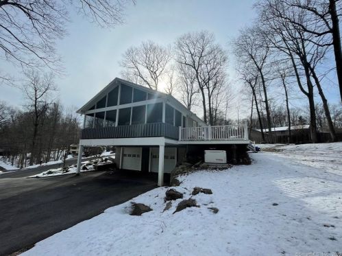 6 Little Fox Run, Huntington CT  06484-1619 exterior