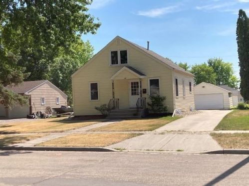 10 California Ave, Morris, MN 56267-1502