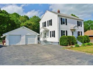 29 Glaude Ln, Woonsocket, RI 02895-1611