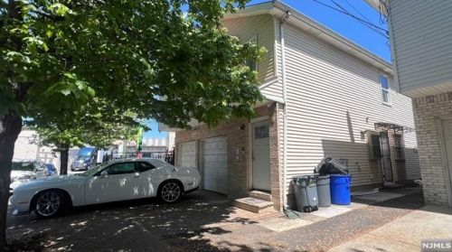 24 Vincent St, Newark, NJ 07105-4408