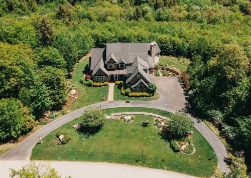 73 Boulder Ridge Rd, Hales Location, NH 03860-7912