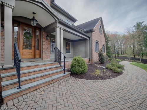 30 Southgate Dr, Annandale, NJ 08801-3386