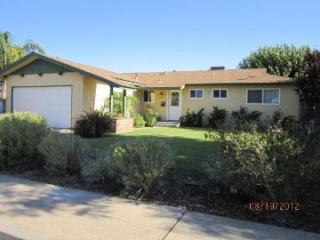 902 Ashcroft Ave, Clovis, CA 93612-4616