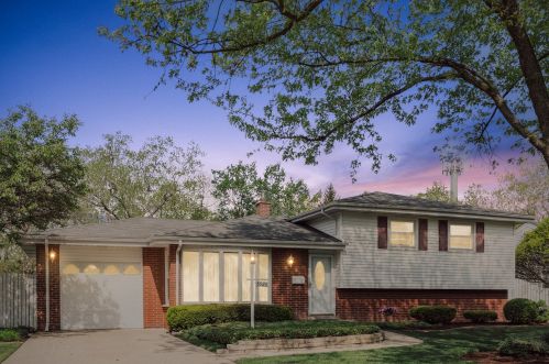 5526 Ridgewood Dr, Western Springs, IL 60558-2122