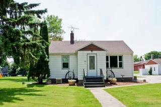 932 1st St, Casselton, ND 58012-3403