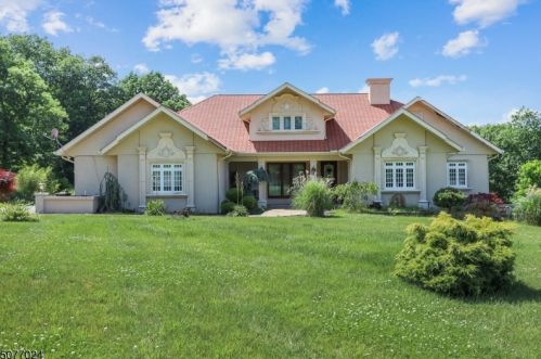 12 Catalina Dr, Sparta, NJ 07871-2876