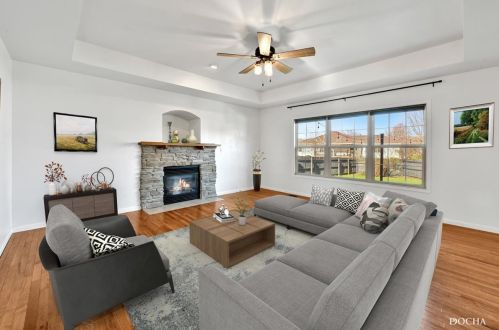 313 Ashwood Dr, Sycamore, IL 60178-1273