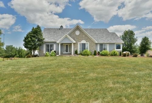 98 Lincoln Ln, Winfield, MO 63389-3037