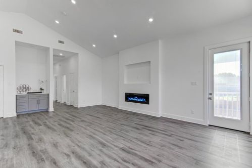 713 Baywood Dr, Taylor Lake Village TX exterior