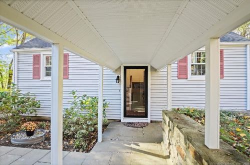 129 Rocks Rd, Norwalk, CT 06851-1715