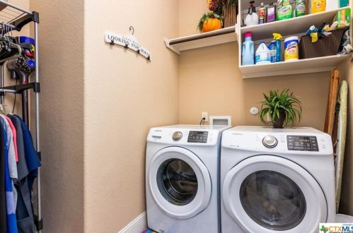 2147 Pioneer Pass, Seguin TX 78155-4456 exterior