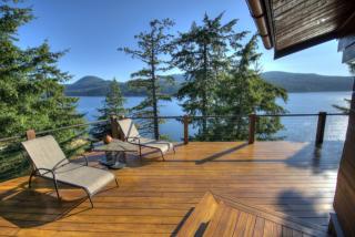 61 Myth Rd, Eastsound, WA 98245-8533