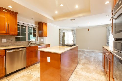 2411 Chevy Chase Dr, Glendale CA  91206-4525 exterior