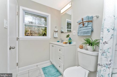 908 Devere Dr, Silver Spring MD 20903-1625 exterior