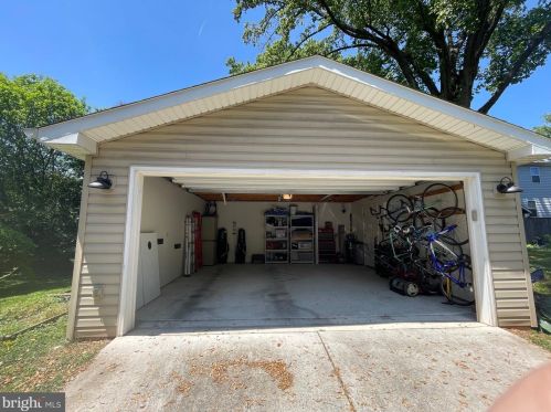 800 Easley St, Silver Spring MD 20910-4587 exterior