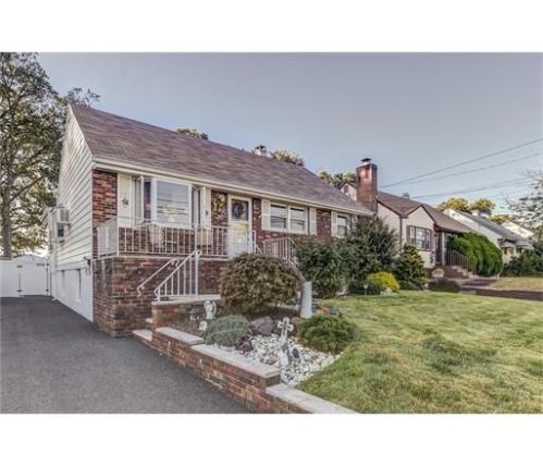 150 Worth St, Iselin, NJ 08830-2461
