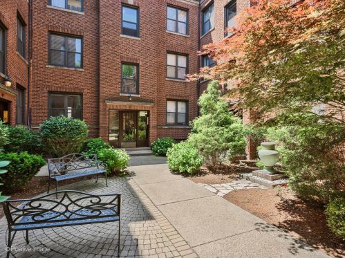 905 Cornelia Ave, Chicago IL  60657-1785 exterior