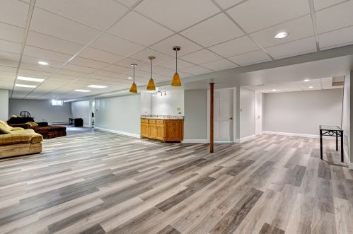 8300 County Line Rd, Willowbrook IL  60527-5719 exterior