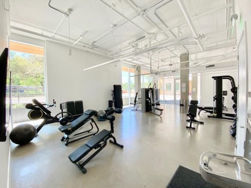 900 2nd St, Austin TX  78702-4213 exterior