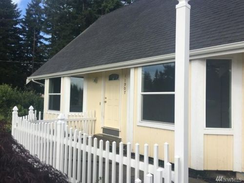 11907 Morris Rd, Yelm, WA 98597-9542