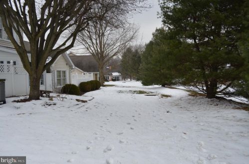 28 Garland Ct, Carlisle PA 17013-4409 exterior