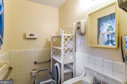 12606 Meadowood Dr, Silver Spring MD 20904-2928 exterior