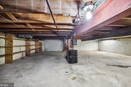 811 Malibu Dr, Silver Spring MD 20901-3648 exterior