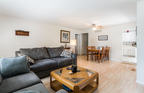 1327 Caribou Trl, Carol Stream IL  60188-9064 exterior