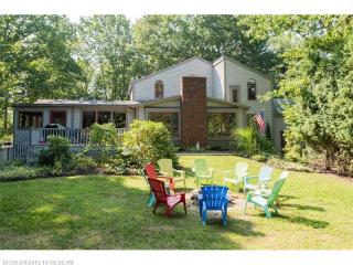 99 Captain Thomas Rd, Ogunquit, ME 03907-3117