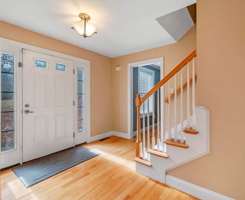 8 Squire Way, South Hampton, NH