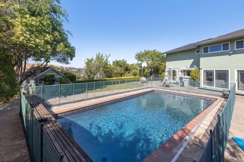16 Regina Way, San Rafael, CA 94903-3745