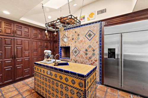 11411 Arroyo Ave, Santa Ana CA  92705-2469 exterior