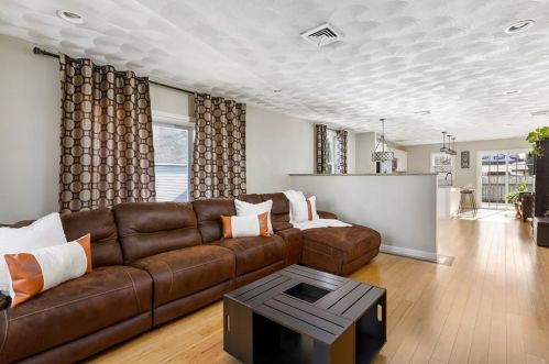 17 Medway Ave, Warwick, RI 02889-3511