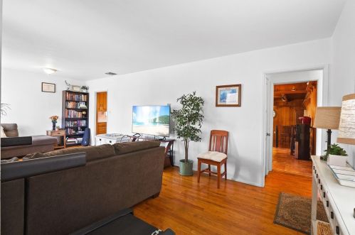 7014 Stansbury Ave, Van Nuys, CA 91405-3252