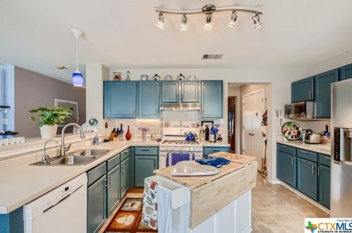 1329 Amberwood Loop, Uhland TX 78640-5515 exterior