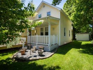 808 Bailey St, Hastings, MN 55033-2211