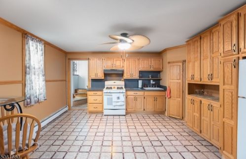 608 9th St, Newark, NJ 07107-1925