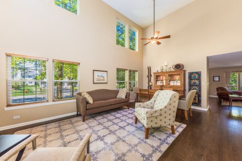 2104 Lindsay Dr, Naperville, IL 60564-8432