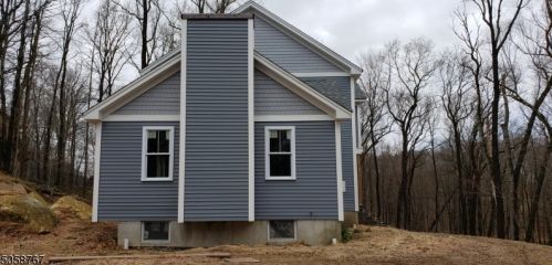23 Meadow Ln, Sparta, NJ 07871-3136