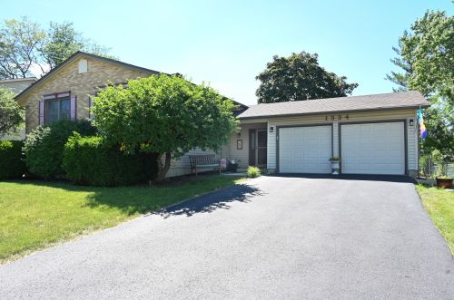1334 Parker Pl, Elk Grove Vlg, IL 60007-3135