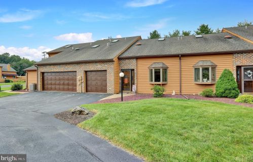 27 Westview Mnr, York, PA 17408-4751
