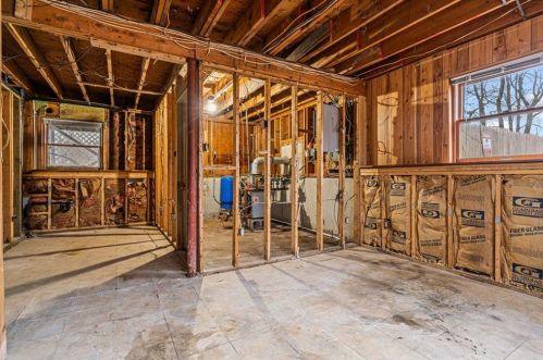 8 Clay St, Hopkinton RI  02804-1602 exterior