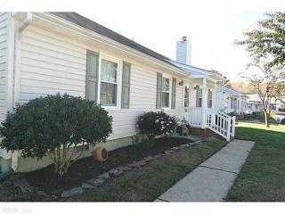 827 Arondale Cres, Chesapeake, VA 23320-3107