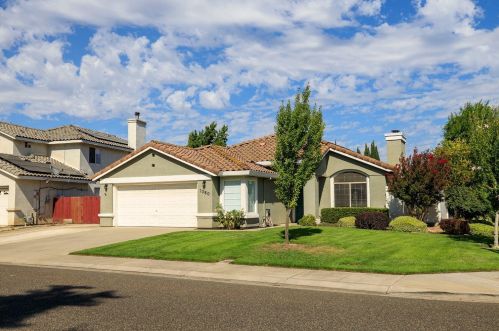 1080 Zumstein Dr, Ripon, CA 95366-3119