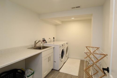 75 Ridge Dale Rd, Upper Stepney CT  06468-1244 exterior