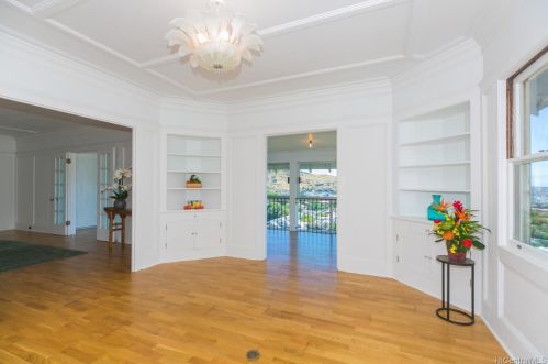 2021 Kakela Dr, Honolulu HI  96822-2158 exterior