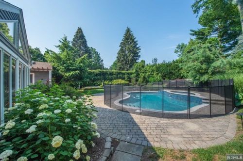 24 Karen Dr, Mahwah, NJ 07430-1706